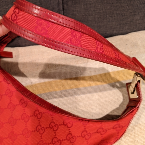 Gucci: Kim Kardashian Rouge Hobo Bag - Picture 5 of 14